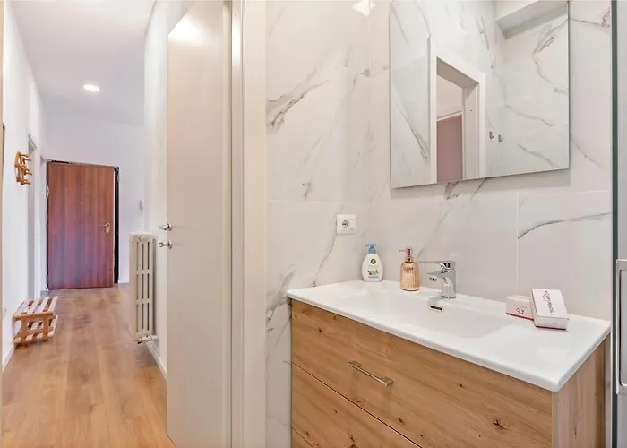 Gaia On Hill - Happy * Stresa